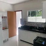 Casa Com Piscina Em C Vermelha